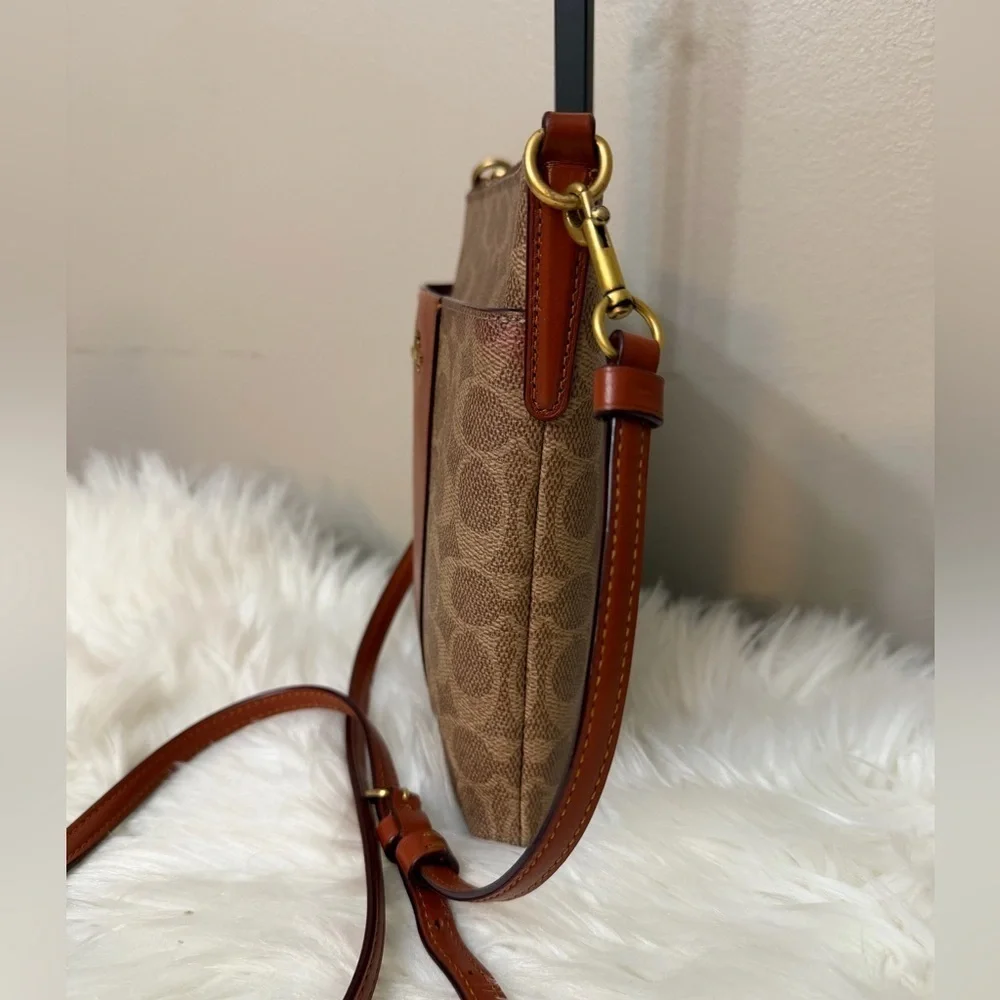 Coach Kitt Messenger Crossbody In Colorblock Signature Canvas Bag. NWOT